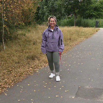 Dames anorak regenjas waterdicht en ademend met capuchon en ruime zakken voor wandelen, fietsen en dagelijks gebruik in diverse kleuren