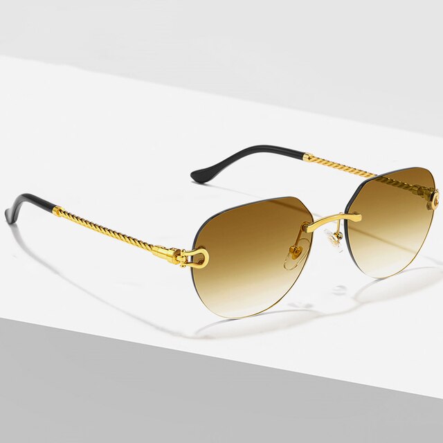 Unisex Zonnebril met Gekleurde Glazen en Goudkleurig Montuur UV400 Bescherming en Luxe Randloos Design