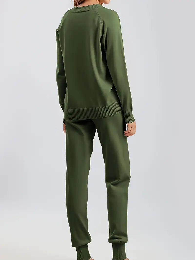 Dames lounge set met diepe V-hals trui en zachte broek – comfortabele & stijlvolle outfit voor thuis en onderweg