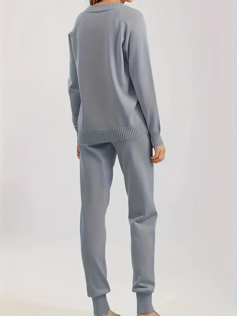 Dames lounge set met diepe V-hals trui en zachte broek – comfortabele & stijlvolle outfit voor thuis en onderweg