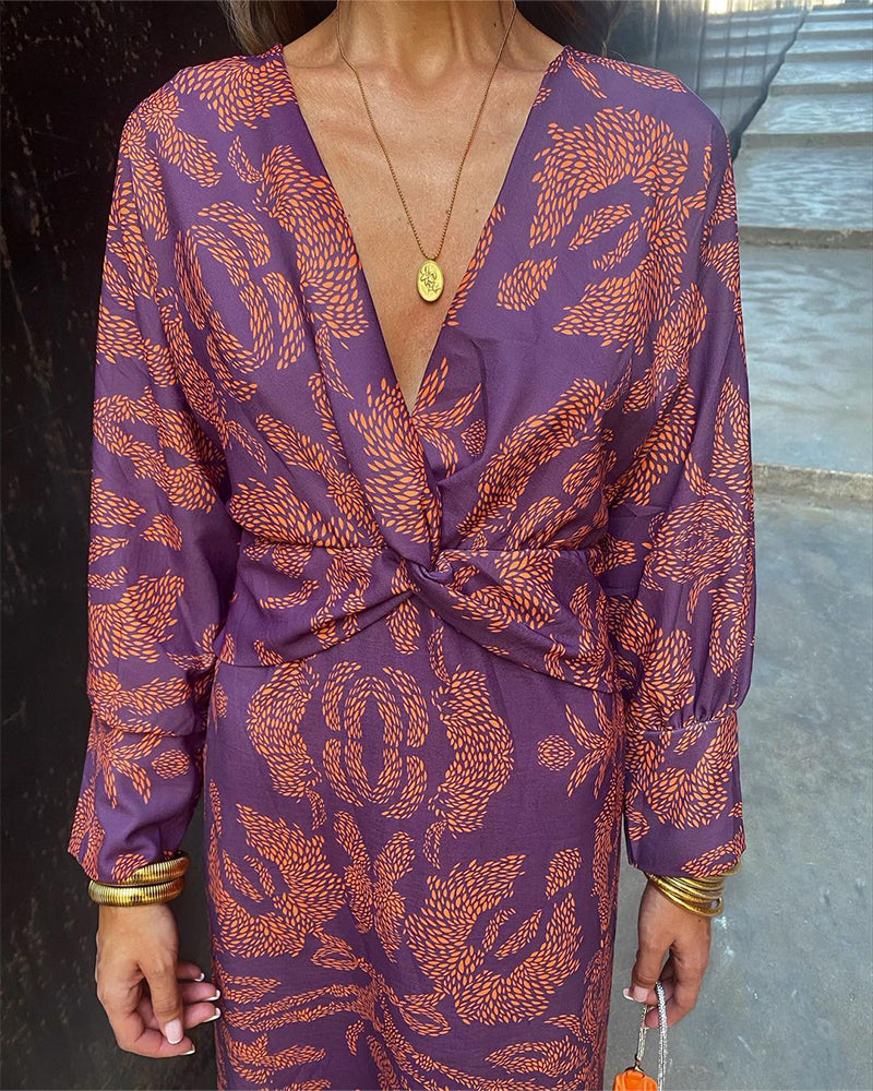 Luxe maxi jurk met diepe V-hals, gouden print en lange mouwen – stijlvolle feestjurk voor dames