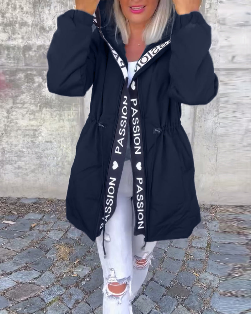 Dames warme winterjas met capuchon en verstelbare taille – comfortabele lange jas met stijlvolle details voor het koude seizoen