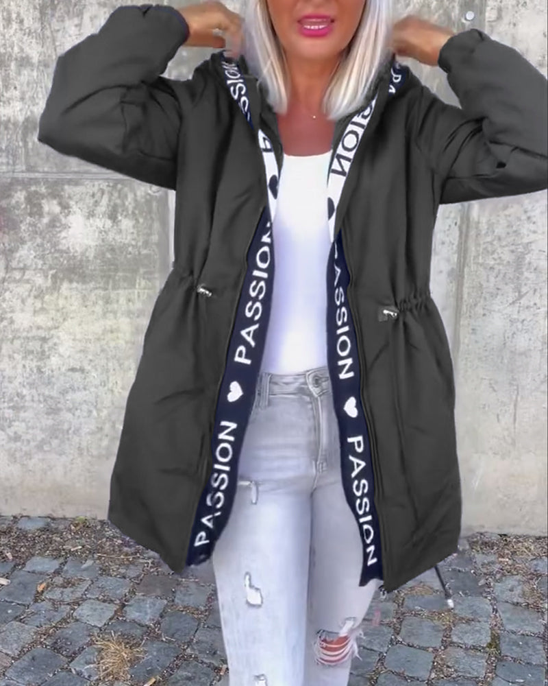 Dames warme winterjas met capuchon en verstelbare taille – comfortabele lange jas met stijlvolle details voor het koude seizoen