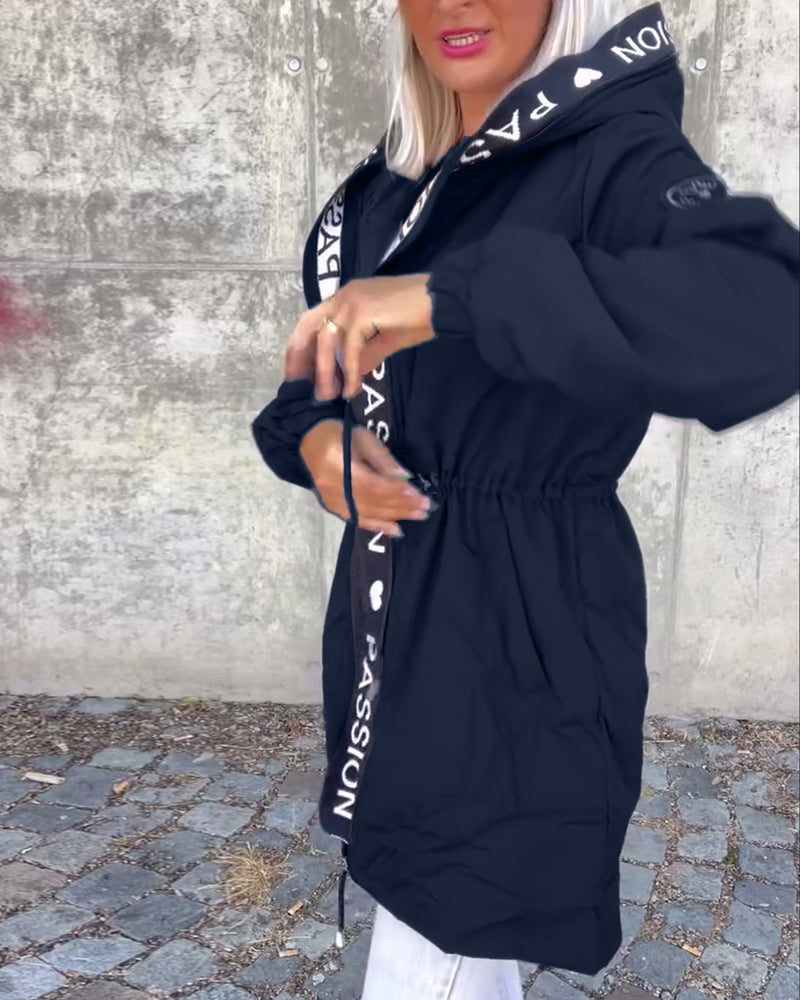 Dames warme winterjas met capuchon en verstelbare taille – comfortabele lange jas met stijlvolle details voor het koude seizoen