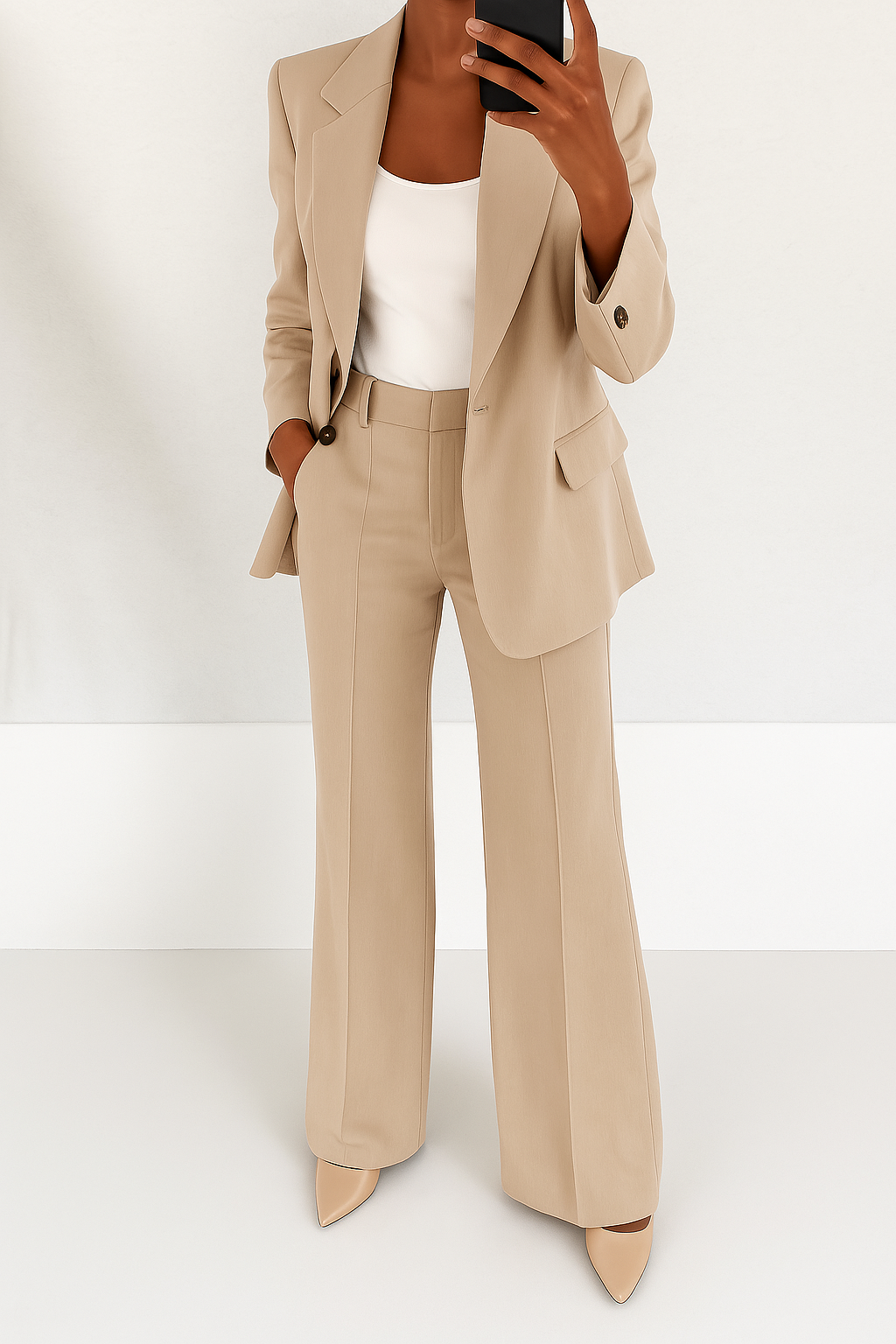 Stijlvol damespak met elegant jasje en comfortabele broek – perfecte tweedelige outfit voor werk, events en dagelijks gebruik