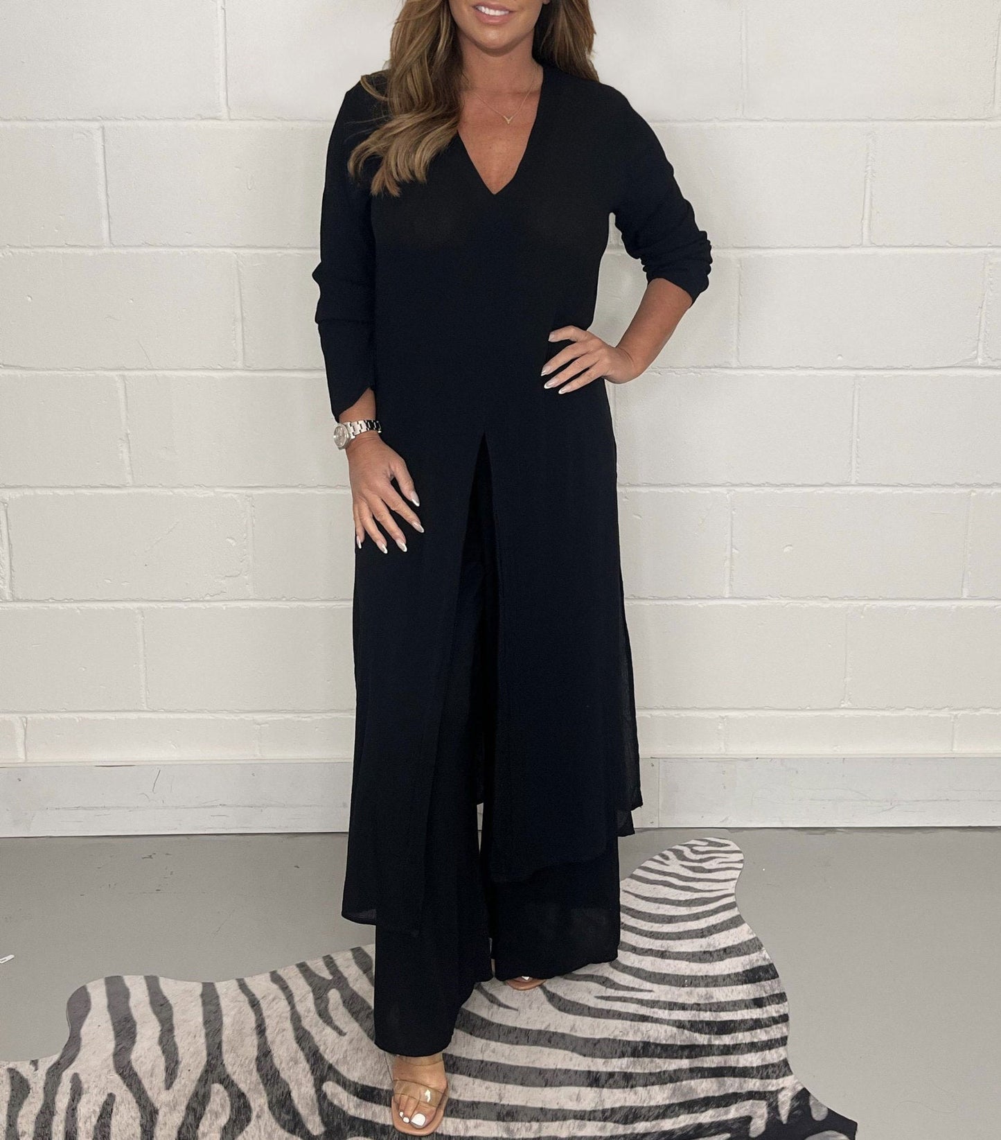 Dames tweedelig pak met elegante lange top en wijde broek in diverse kleuren