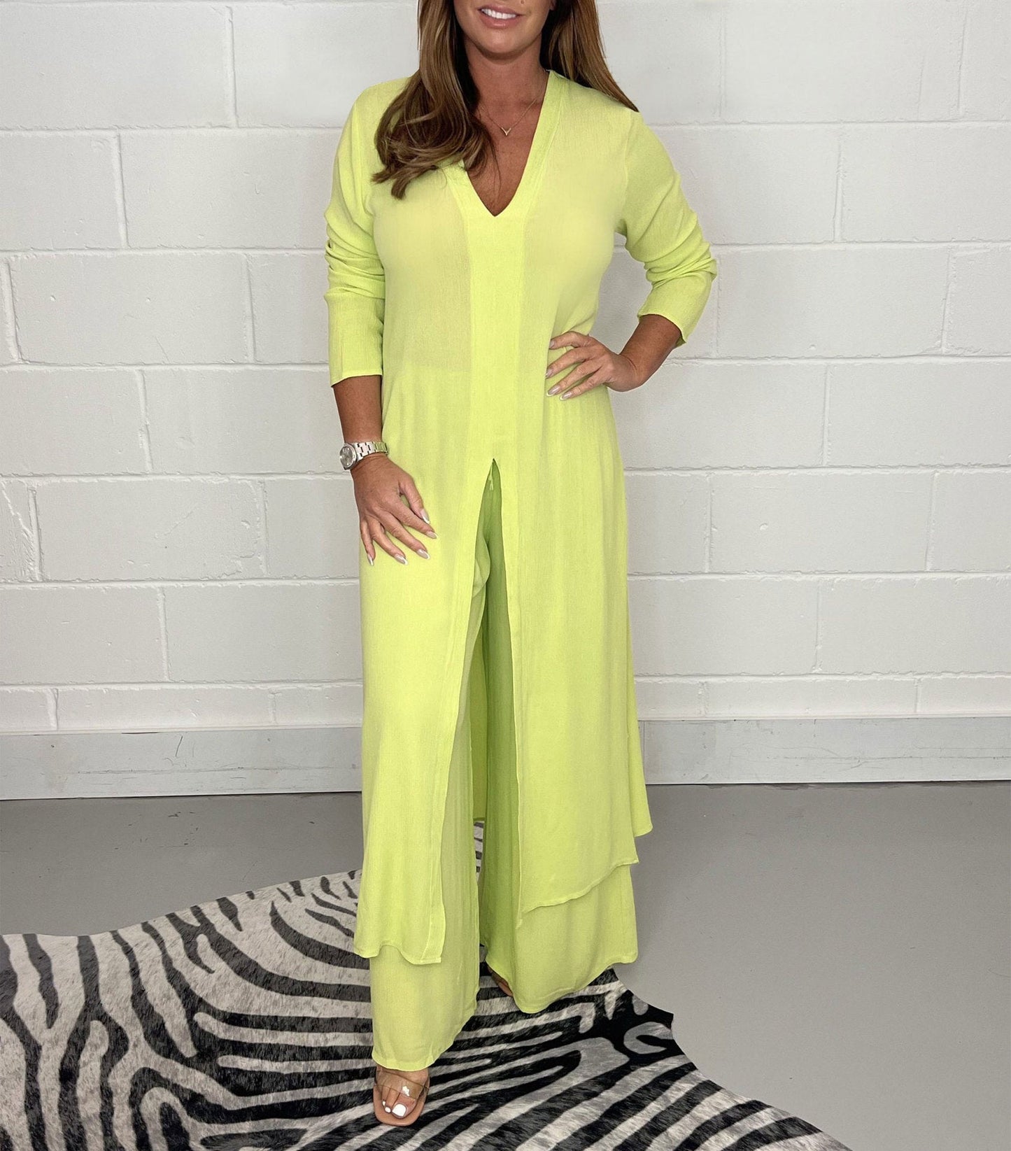 Dames tweedelig pak met elegante lange top en wijde broek in diverse kleuren