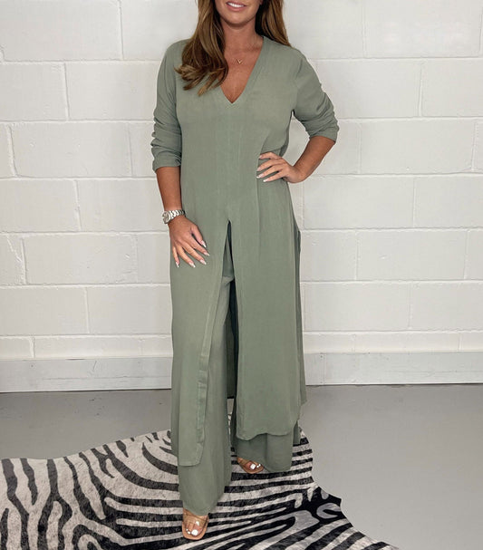 Dames tweedelig pak met elegante lange top en wijde broek in diverse kleuren