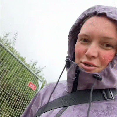 Dames anorak regenjas waterdicht en ademend met capuchon en ruime zakken voor wandelen, fietsen en dagelijks gebruik in diverse kleuren
