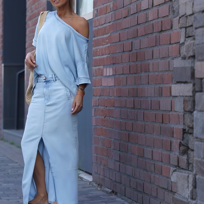 Dames set met off-shoulder top en lange splitrok in lichtblauw denimlook